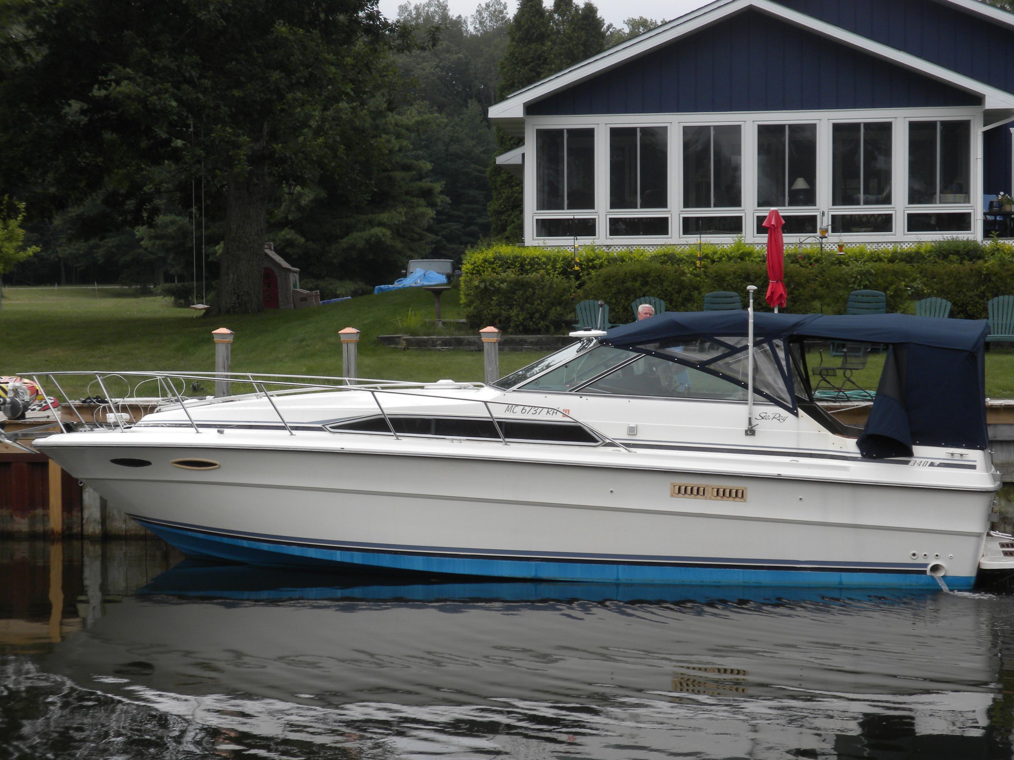 Sea Ray 340 Express Cruiser