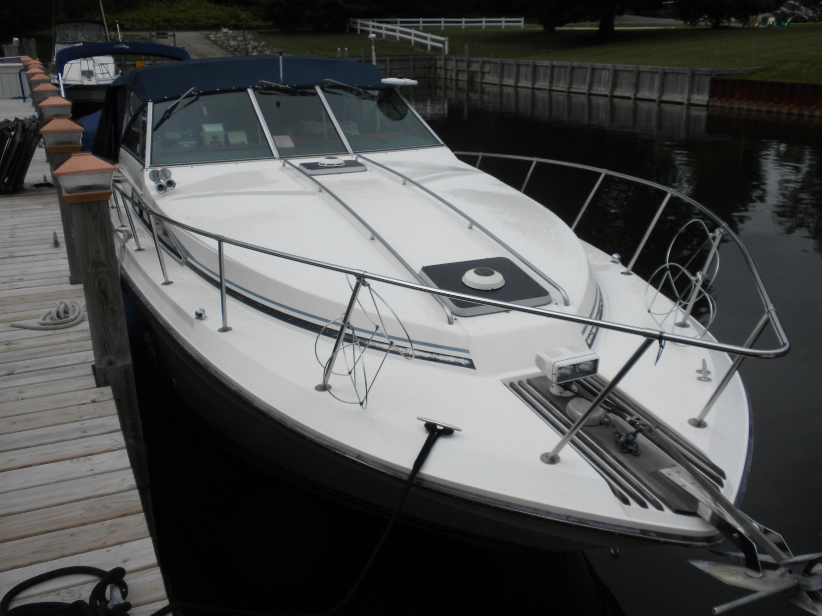 Sea Ray 340 Express Cruiser