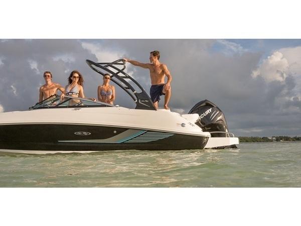 Sea Ray 220 Sundeck Outboard, Grand Haven