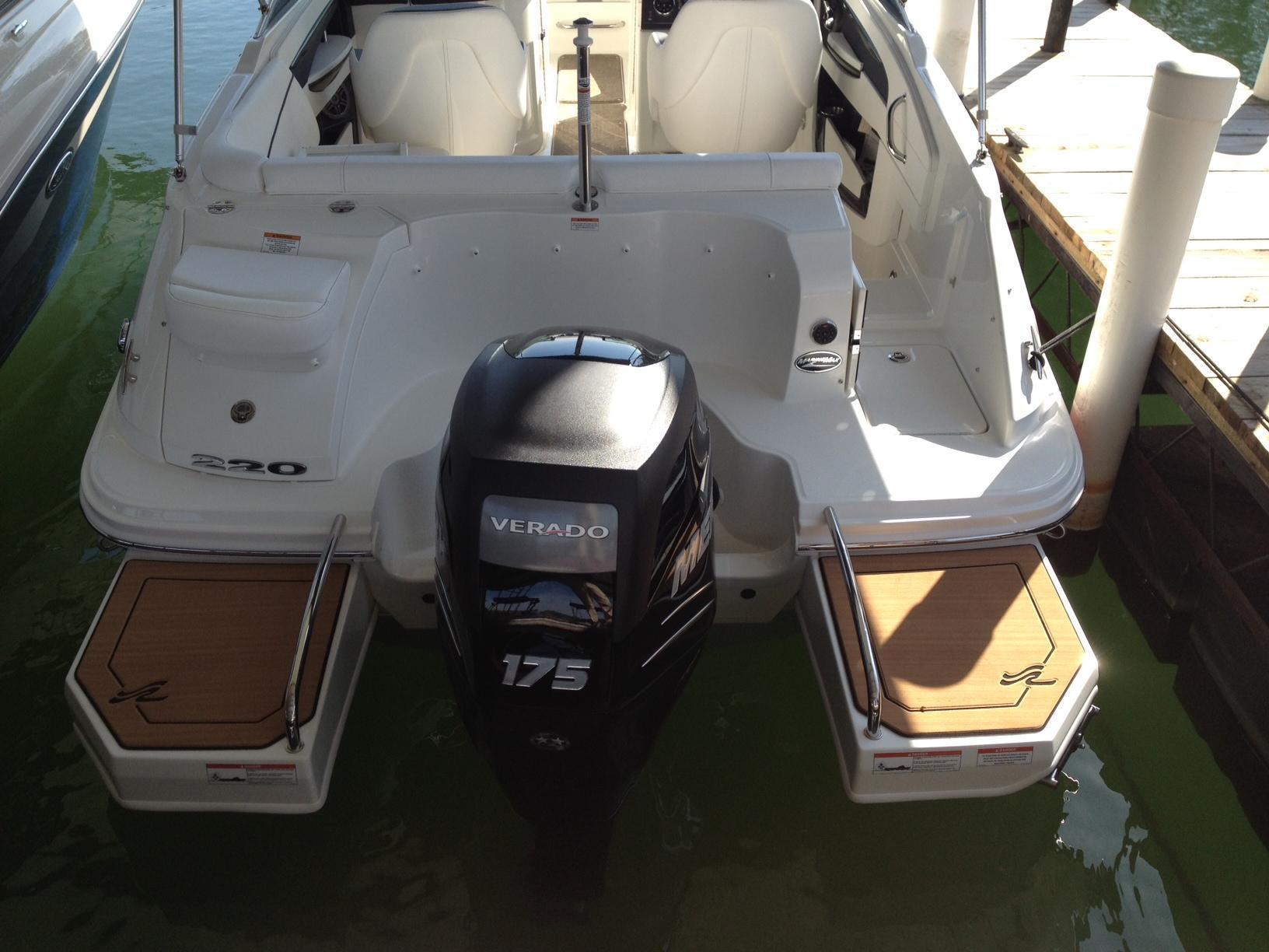Sea Ray 220 Sundeck Outboard, Cumming
