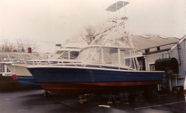 1990 Strike 29 FT Center console with cuddy