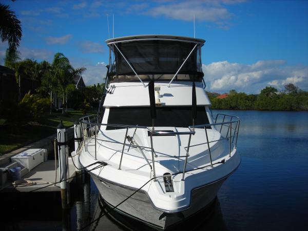 1991 Cruisers Yachts 3850 Aft cabin