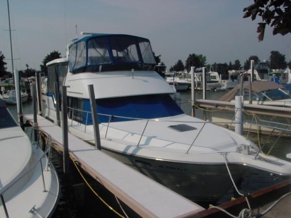 1992 Carver 350 Aft Cabin