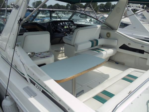 1992 Sea Ray 370 Express Cruiser