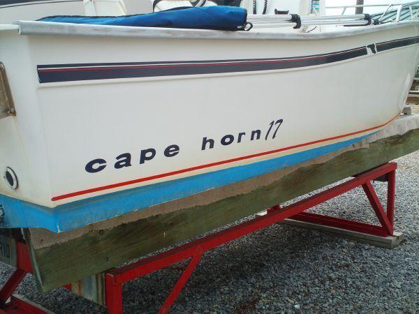 1994 Cape Horn 17' Center Console