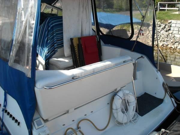 1995 Carver 28 Mid Cabin Express