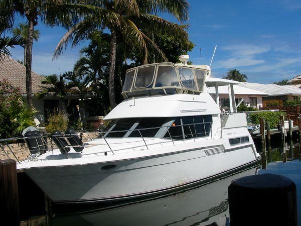 1996 Carver 355 Motor Yacht