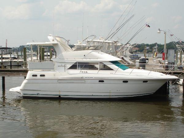 1996 Cruisers Yachts 3650 Aft Cabin