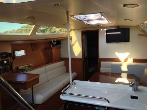2014 Marlow Hunter 37