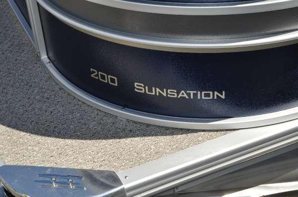 2014 PREMIER BOATS 200 Sunsation