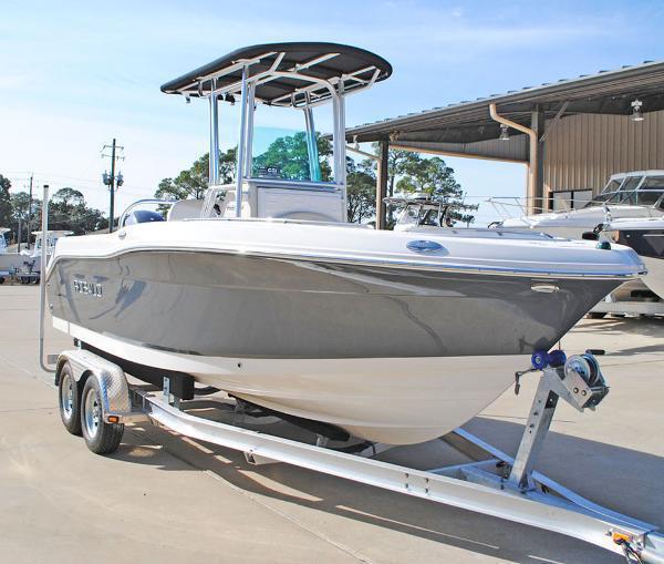 2014 Robalo 200 Center Console