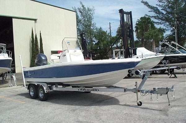 2014 Robalo 206 Cayman Bay Boat