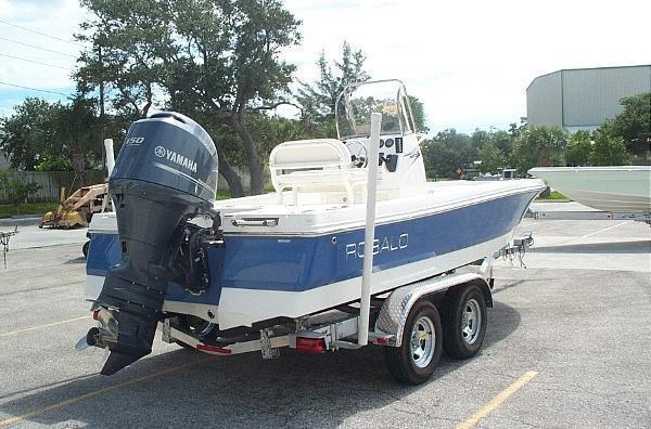 2014 Robalo 206 Cayman Bay Boat