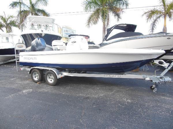 2014 Robalo R206 Cayman Bay Boat-IN STOCK