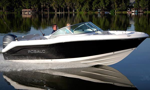 2014 Robalo R207 Dual Console-In Stock