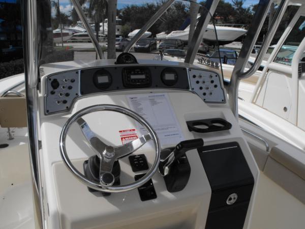 2014 Scout Boats 225 XSF
