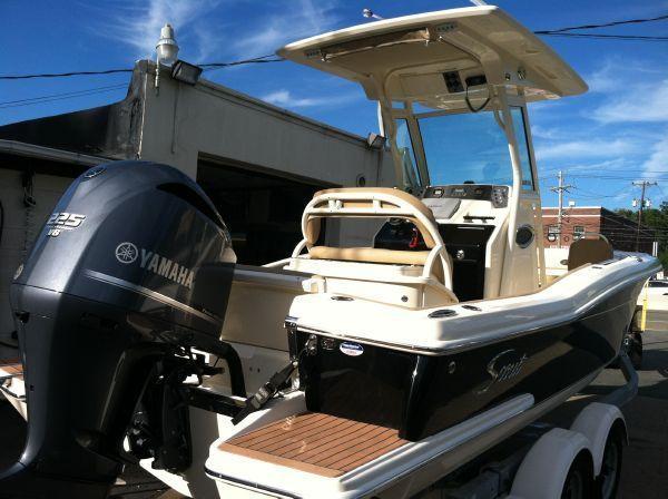 2014 Scout Boats 225XSF