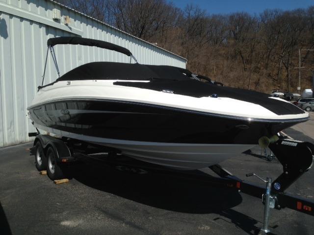 2014 Sea Ray 220 Sundeck Outboard  Michigan City