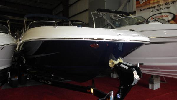 2014 Sea Ray 240 Sundeck