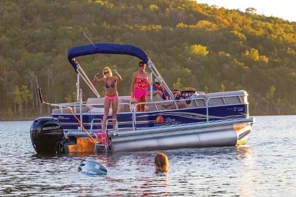 2014 Sun Tracker Party Barge 22 XP3