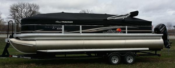 2014 Sun Tracker Party Barge 24 XP3