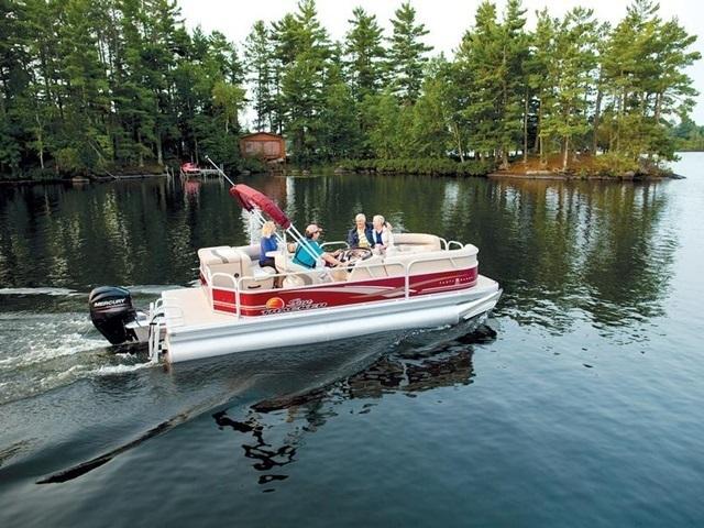 2014 Sun Tracker Signature Party Barge 20 DLX
