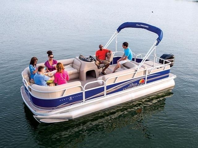 2014 Sun Tracker Signature Party Barge 22 DLX