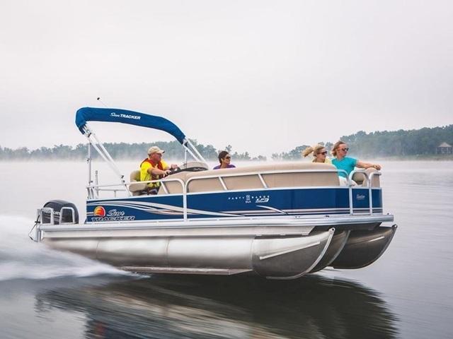 2014 Sun Tracker Signature Party Barge 22 XP3