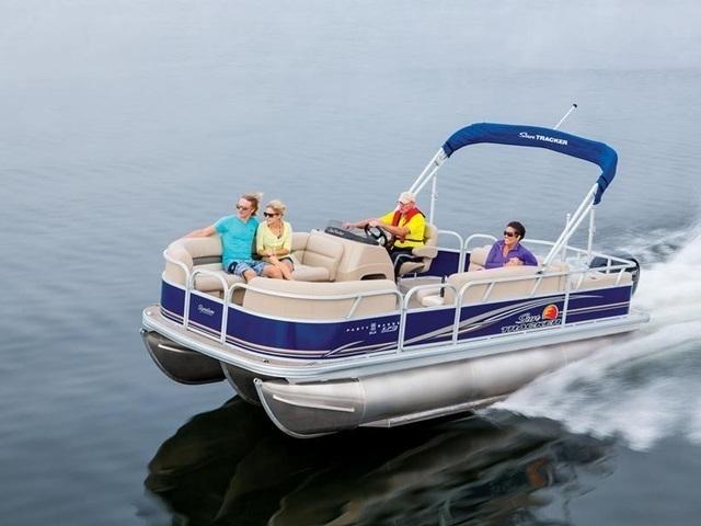 2014 Sun Tracker Signature Party Barge 22 XP3