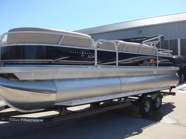 2014 Sun Tracker Signature Party Barge 24 XP3
