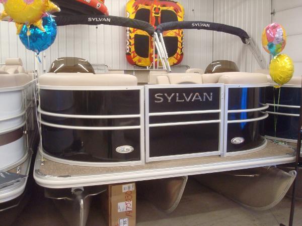 2014 Sylvan 8522 Mirage Tri-Toon LZ Port Bar 140hp Suzuki