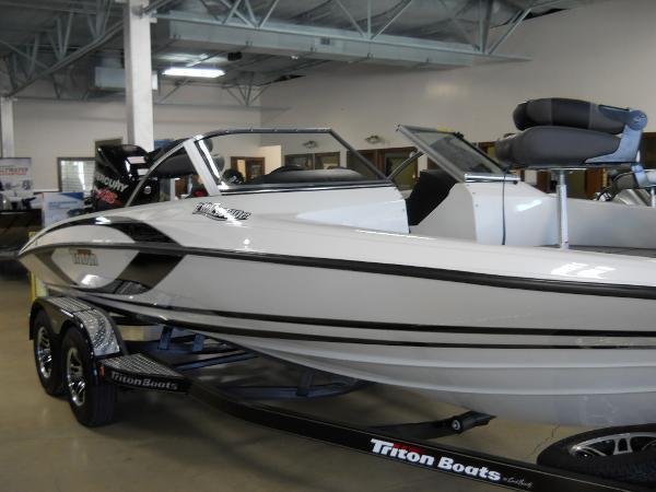 2014 Triton 210 Escape