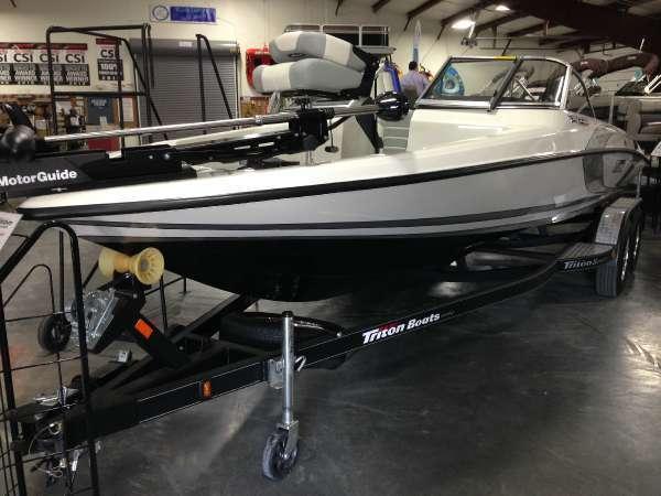 2014 TRITON BOATS 210 Escape