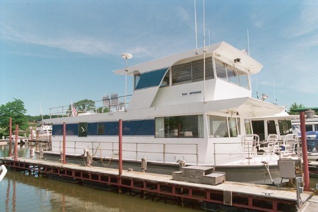 1970 Pluckebaum House boat