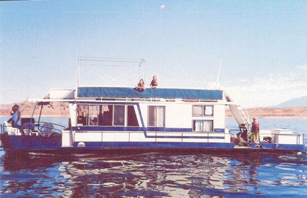 1976 Boatel Pontoon Houseboat