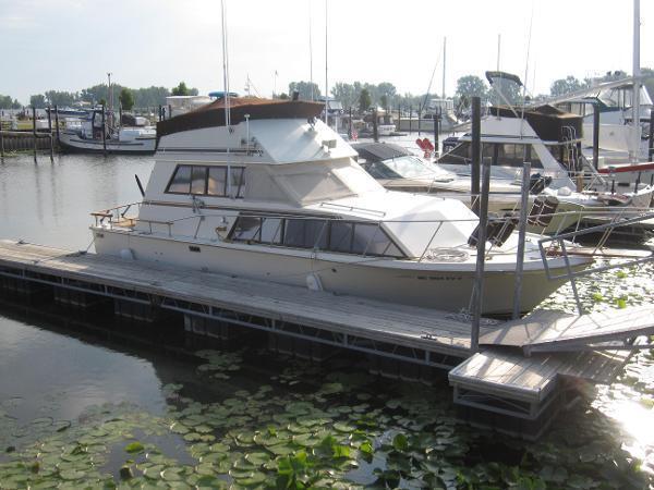 1978 Carver 33 Voyager