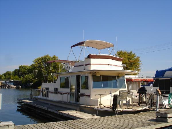 1978 Harbor Master Houseboat