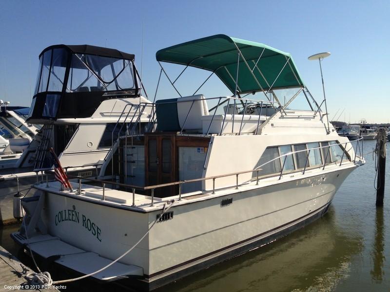 1980 Carver 33 Mariner