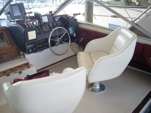 1981 Bayliner 30 Cruiser