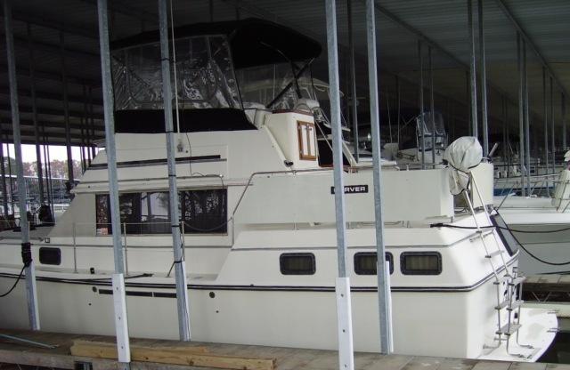 1982 Carver Sport Yacht 3607 Aft Cabin