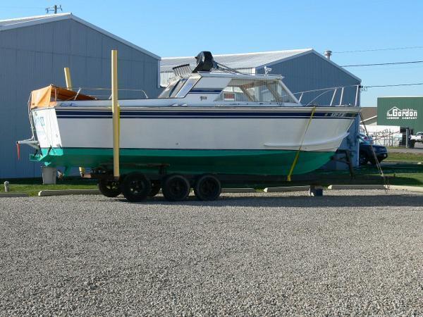 1982 Marinette 28 Sportsman Hardtop