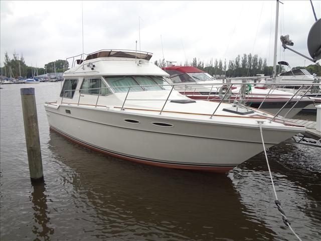 1982 Sea Ray Sedan Bridge 355T