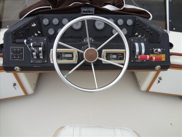 1982 Sea Ray Sedan Bridge 355T