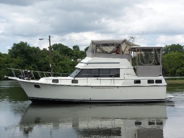 1983 Carver 3607 Aft Cabin