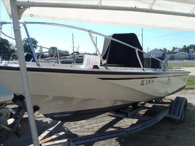 1984 Boston Whaler Fishing Boat 18 Outrage