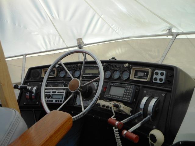 1984 Carver 3207 Aft Cabin