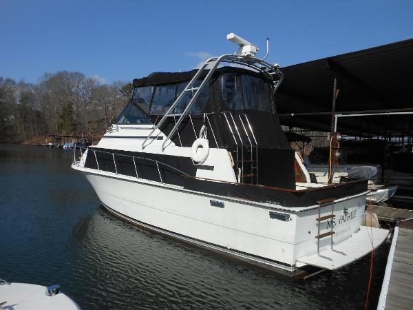 1984 CARVER YACHTS 33 Mariner