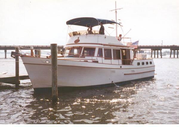 1984 Marine Trader Sundeck Nice Shape
