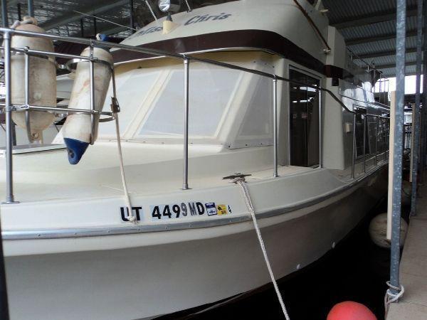 1984 Uniflite Yacht Houseboat