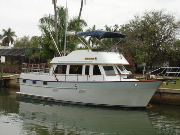 1984 Universal Sundeck Trawler